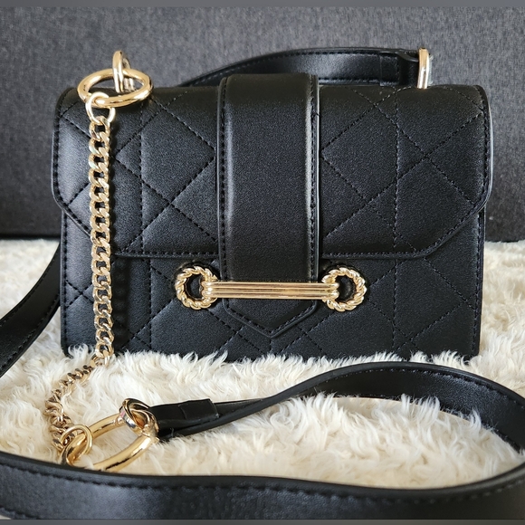 TOPSHOP Quilt Crossbody Bag in Black - Picture 5 of 8